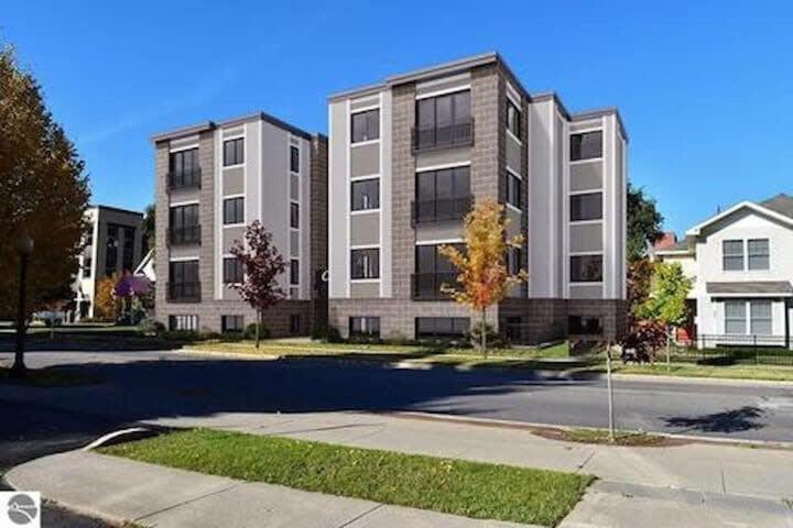 Trendy Downtown Condo-Walk To It All Capri 315 Traverse City Exterior foto
